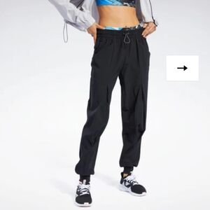 Pleated woven joggers